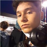 Liceale al quarto anno cerca studenti bisognosi di tutor